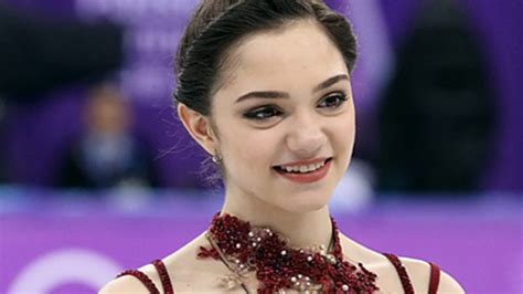 Евгения Медведева прекратила подписку на Елизавету Туктамышеву в Instagram: что стоит за решением фигуристки?